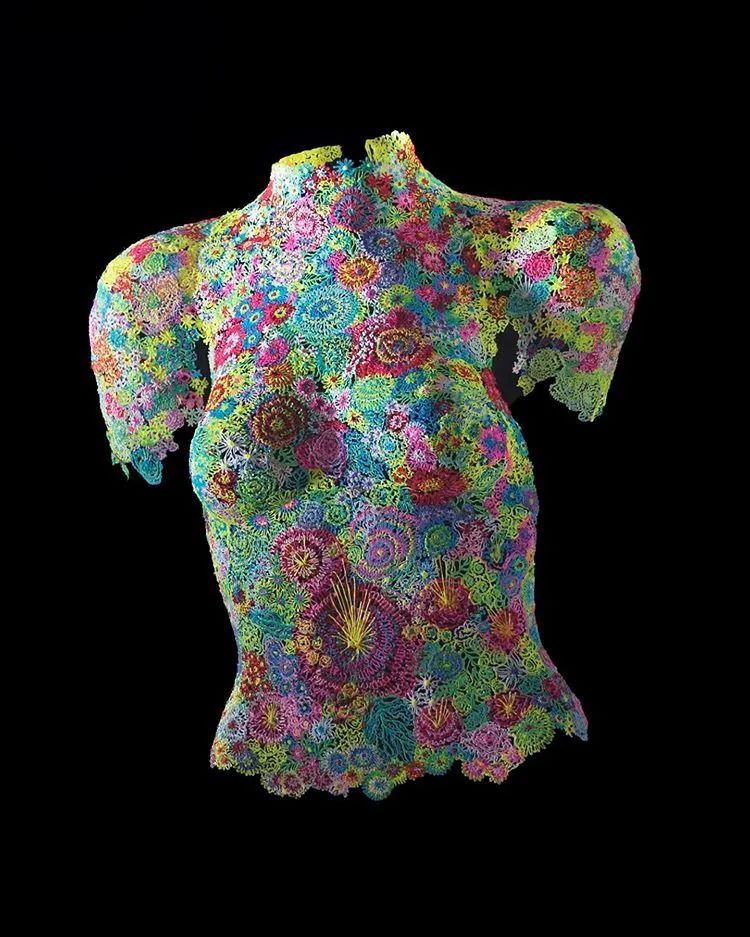 搞艺术前快回家把奶奶打扮一下，让她成为你的灵感缪斯吧