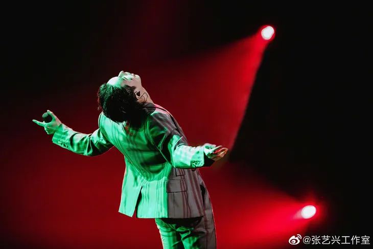 壹周潮话题|木村夫妇结婚20年首秀恩爱，海狸Kaia居家没忘秀身材