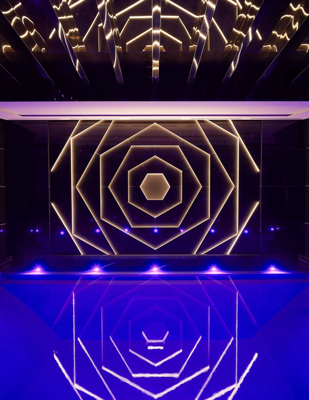 全球“最快”的男人公开1亿豪宅!室内唱跳打篮球,马桶还会唱歌…