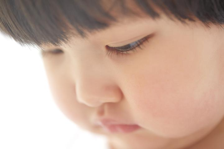 小孩脸上长了一颗凸起肉点,半岁宝宝脸上长了个大红疙瘩