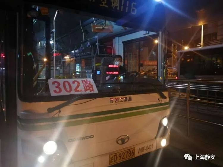 凌晨，还有他们在点亮静安的夜！