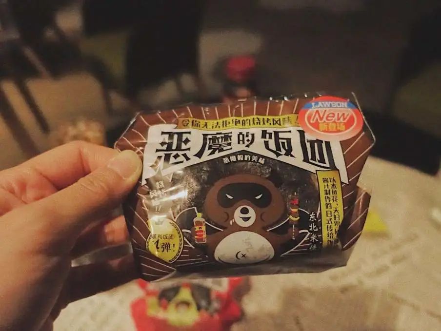 去便利店买吃的回来吃,去便利店买个东西