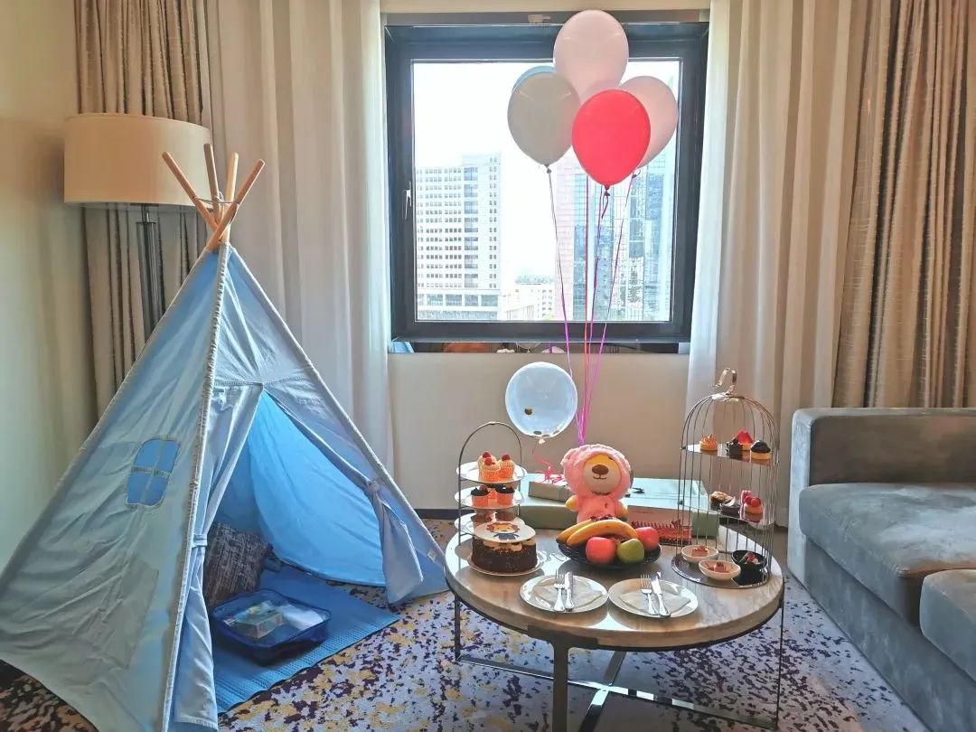 不热不堵人不多,城中开房度假难道不够爽吗?丨寻味