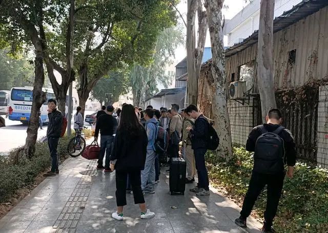 富士康强迫员工加班怎么办,富士康回应员工放假时间