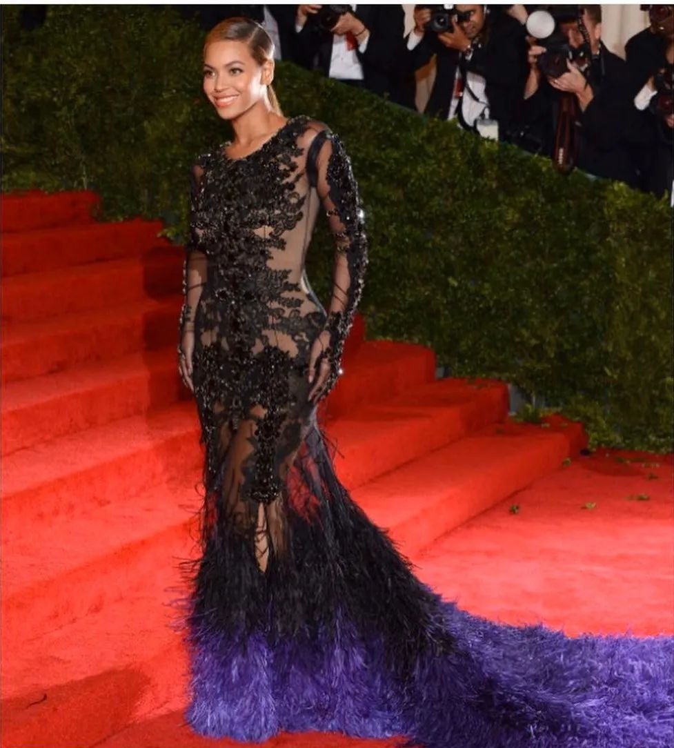 大都会盛典“十年回忆杀”，看戏精时尚如何挑战庶民的审美