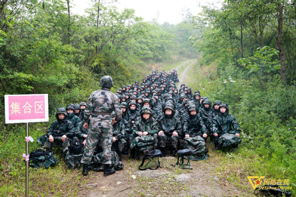 紧张刺激的感觉,别紧张第一视角体验手榴弹实投