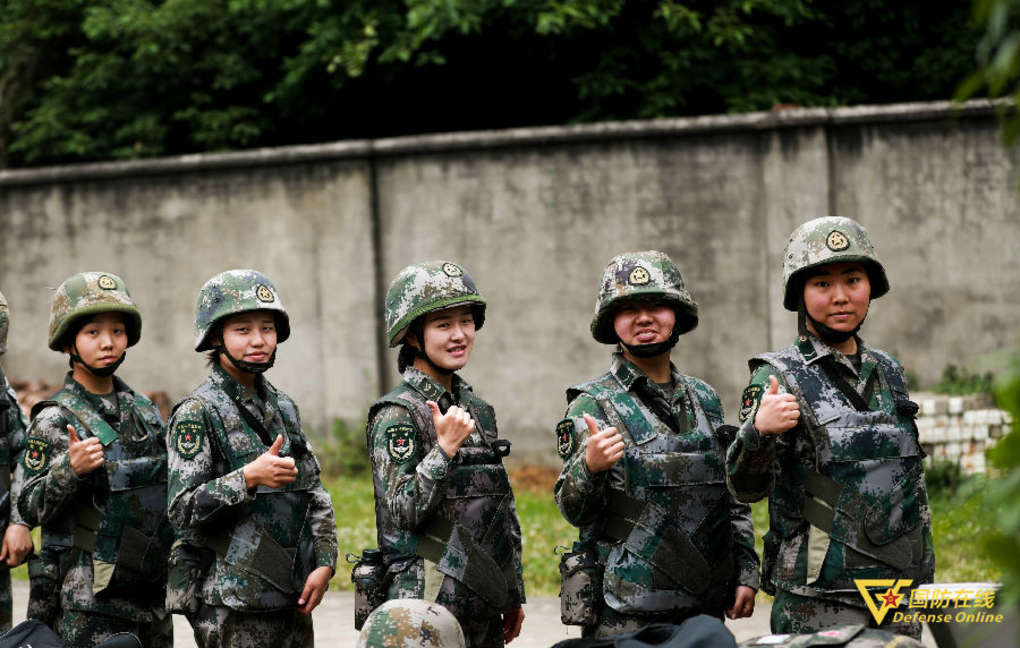 紧张刺激的感觉,别紧张第一视角体验手榴弹实投