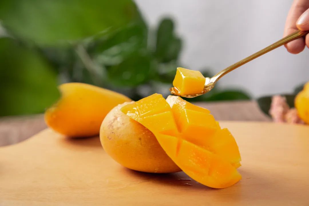 小台农贵妃芒哪个口感好,小台芒香甜滑嫩甜而不腻