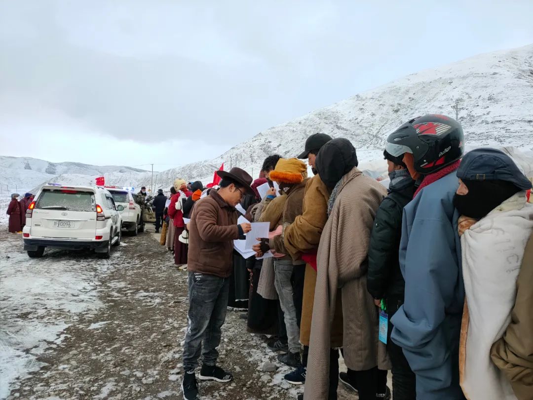 甘孜县将贴心服务送到海拔4500米虫草山上