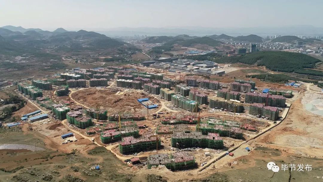 扶贫走出大山视频,脱贫致富大步向前走