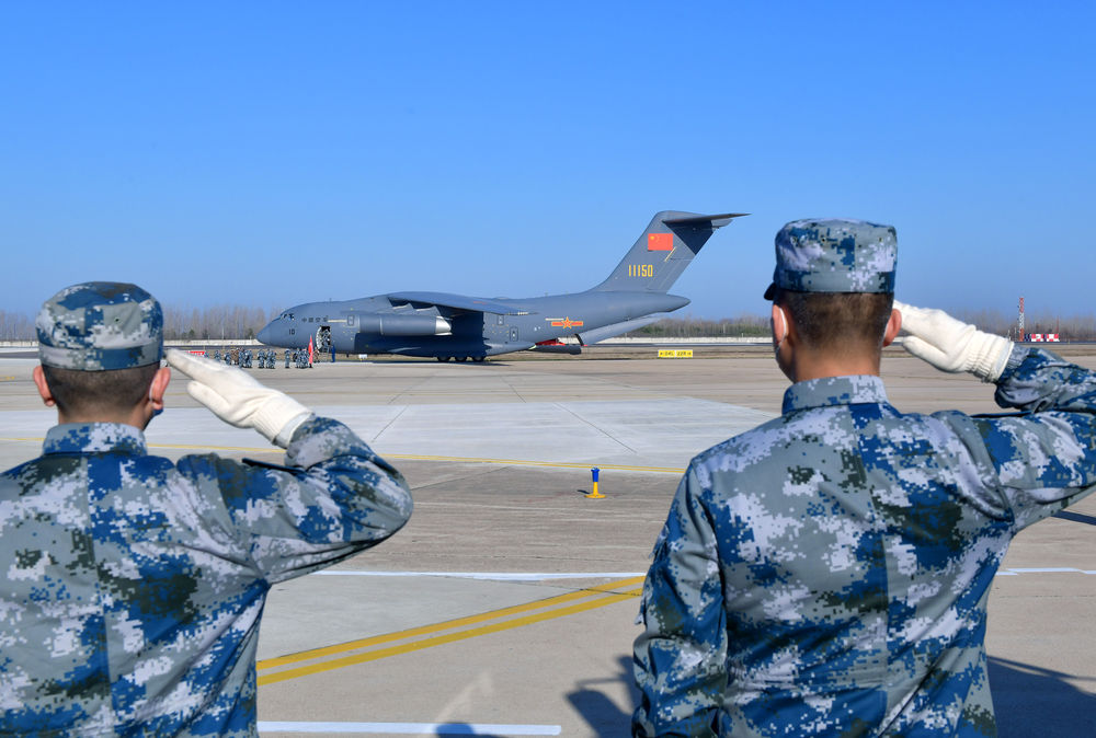 抗击疫情风雨无阻我们在行动,风雨无阻抗击疫情人人有责