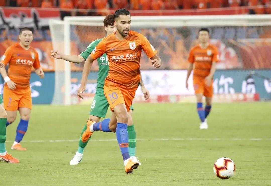 鲁能10号命运多舛！前外援自杀身亡，昔日核心连续失去亲人