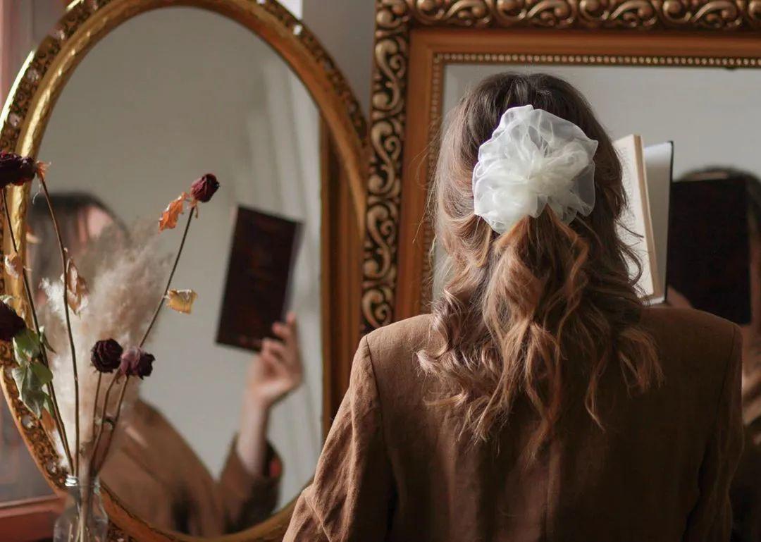 看完这些从小美到大的女神，你可能会种草这个单品