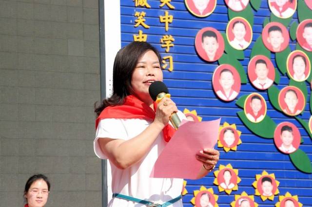 寻乌县实验小学少先队员入队仪式,林州市第一实验小学红领巾入队