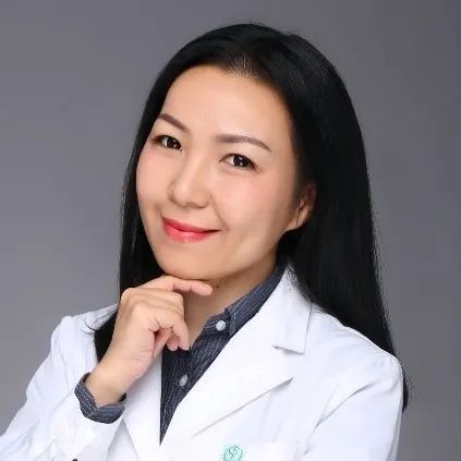 眼科医生能帮忙摘隐形眼镜吗,隐形眼镜可以徒手摘吗