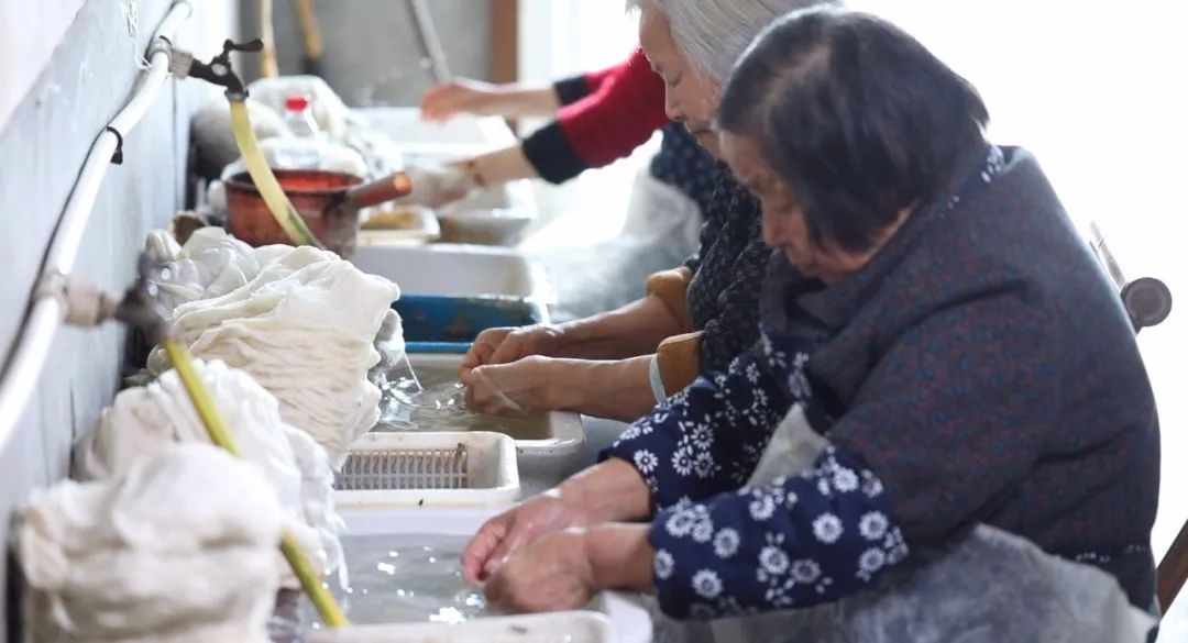 蚕丝被曝光事件,蚕丝被真相图片