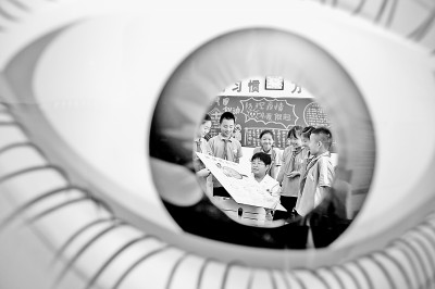 致盲眼病高发人群,视神经炎中青年高发致盲眼病