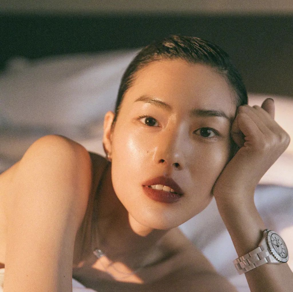 开完双眼皮为什么要往上看,开过的双眼皮可以再埋线吗