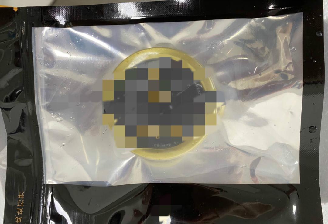 国外贵族用手背吃鱼子酱,鱼子酱放手背吃