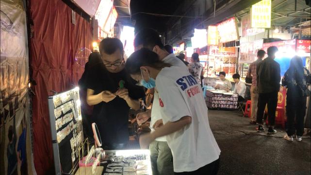 摆摊炸串创业赚钱不亏吗,地摊经济兴起炸串赚钱吗