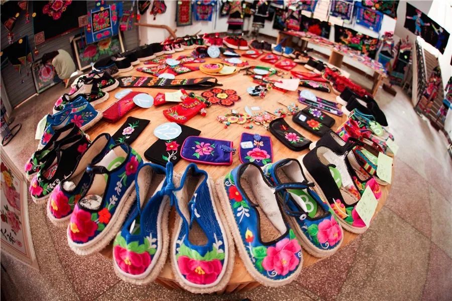 云南楚雄旅游特产必买,云南楚雄旅游必备物品清单