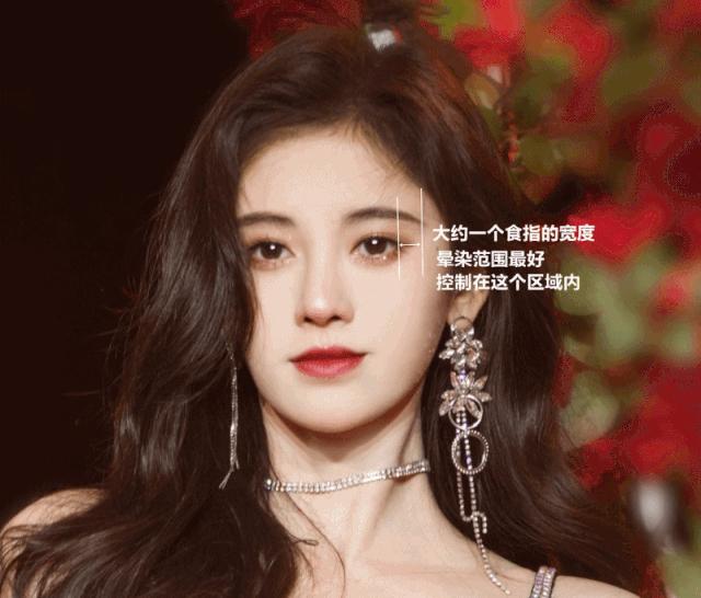 第一眼美女妆容可爱,第一眼美女惊艳妆容