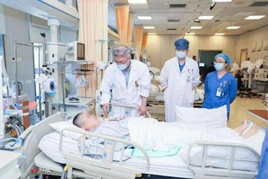 23岁女子长期点奶茶喝进icu,女孩过度饮用奶茶进icu