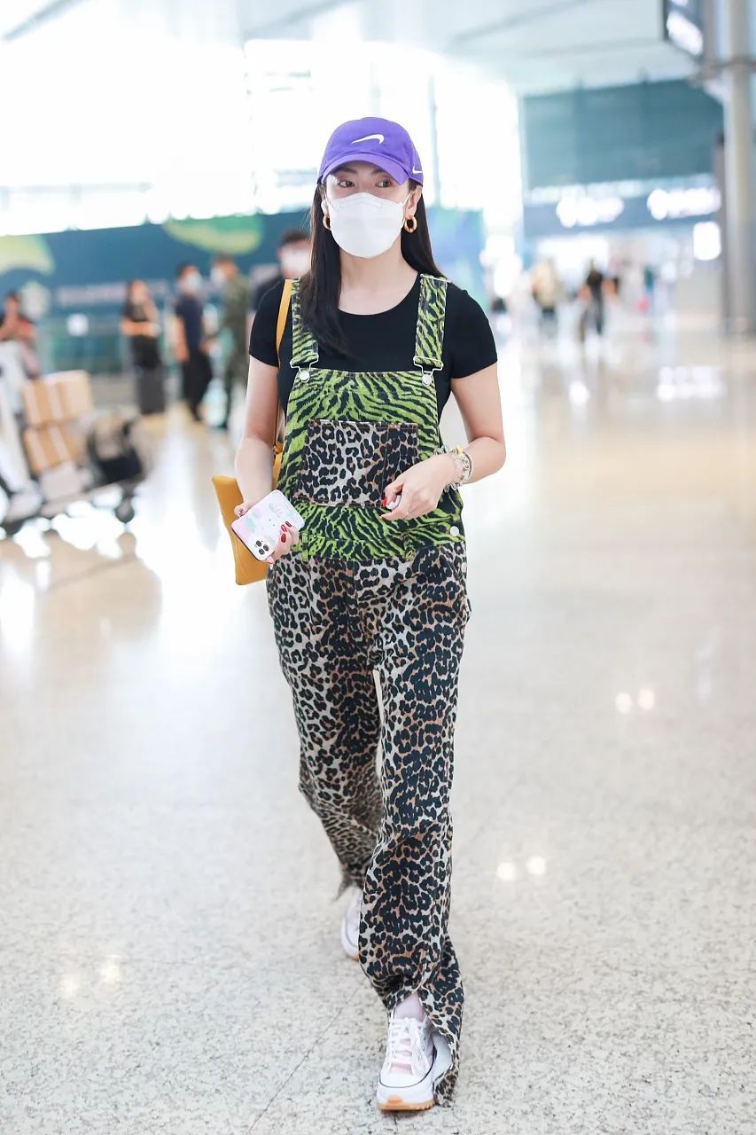 戚薇杨颖撞衫,戚薇撞衫江疏影