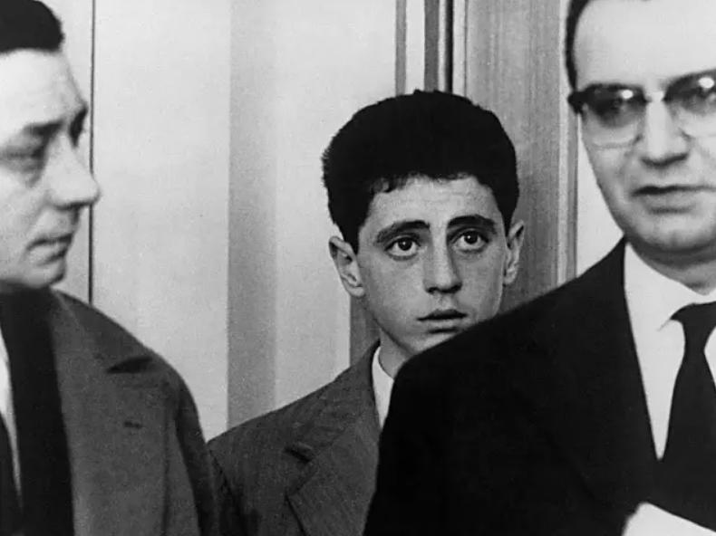 骞磋柂鐧句竾琚埗姣嶇湅涓嶈捣,鐖舵瘝鐪奸噷骞磋柂鐧句竾涔熶笉濡傚叕鍔″憳