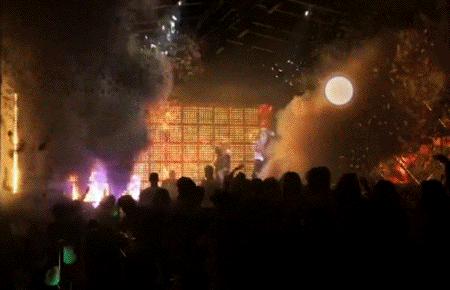 太刚了！这店居然敢开在「中国第一夜店」楼下...