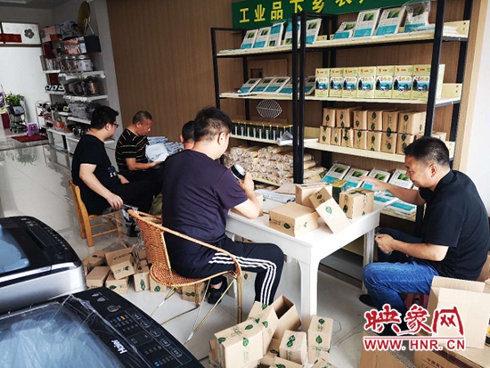 信阳邮政助农,邮政助农直播带货报道