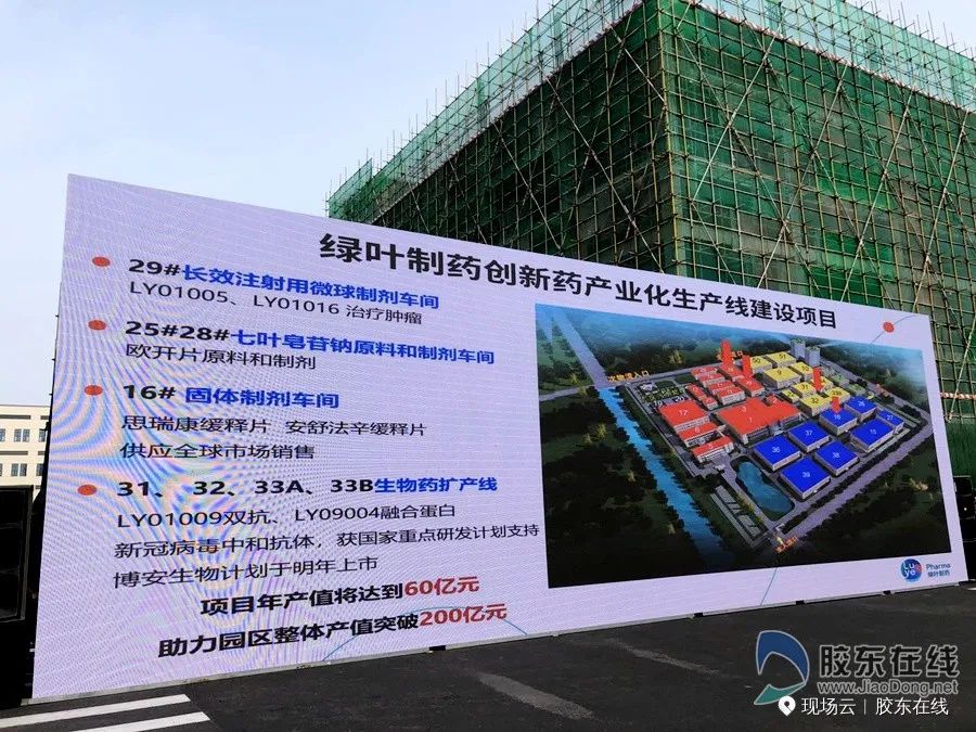 跟着干部视察工作,跟着领导们参观应该站在哪里