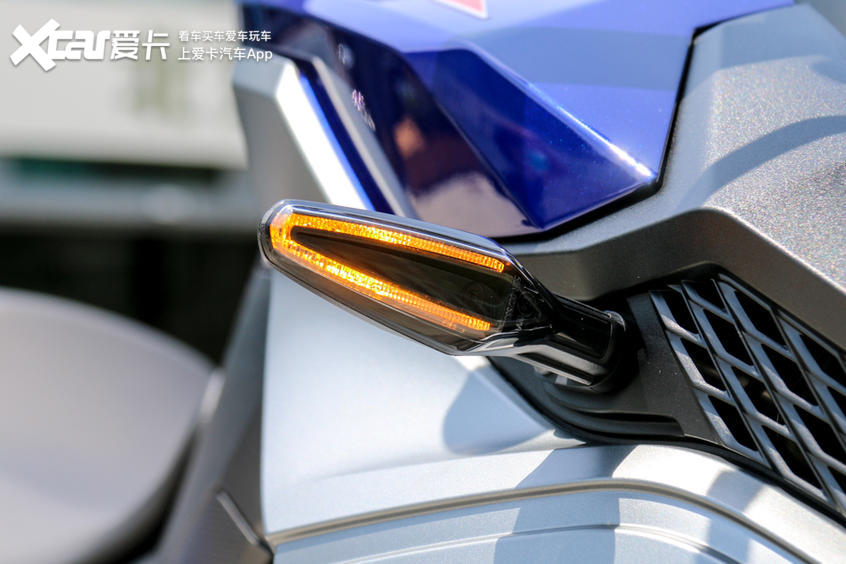 宝马f900r旅行版和运动版怎么选,新款宝马大小眼街车