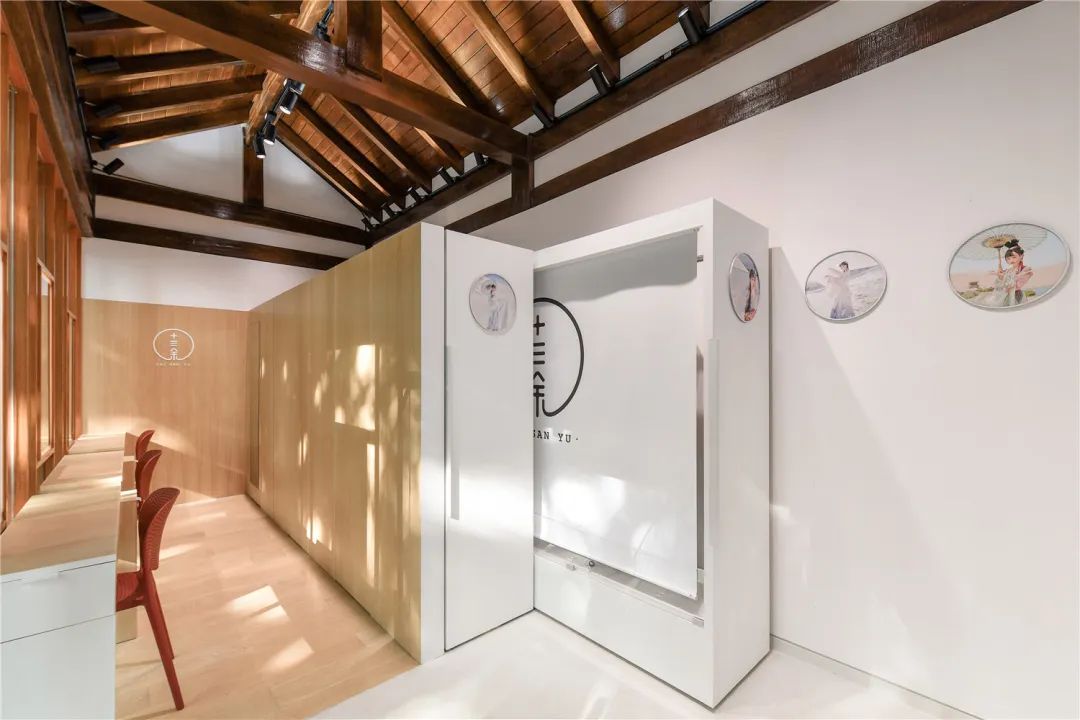 西湖边有汉服体验店吗,西湖旁边的汉服体验馆在哪