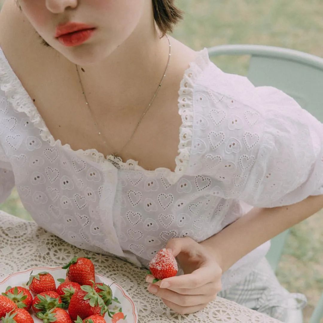 blackpink泫雅摆尾,blackpink全员观看泫雅舞台