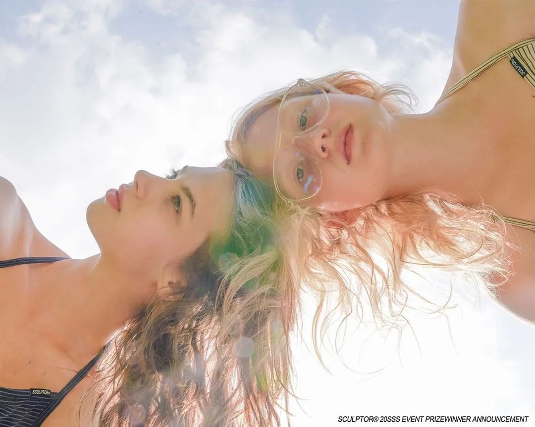 blackpink泫雅摆尾,blackpink全员观看泫雅舞台