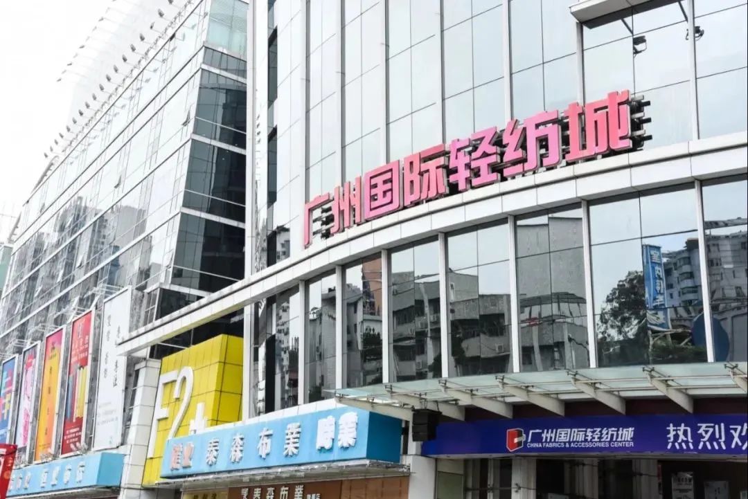 广州地铁晓港站的布料市场,晓港地铁站出口