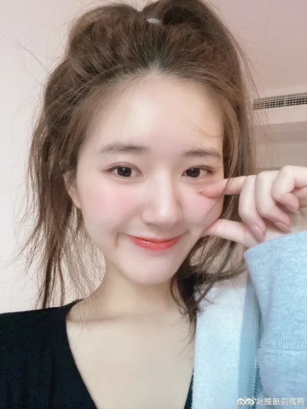 去赵露思家里做客是什么综艺,赵露思私下穿衣打扮