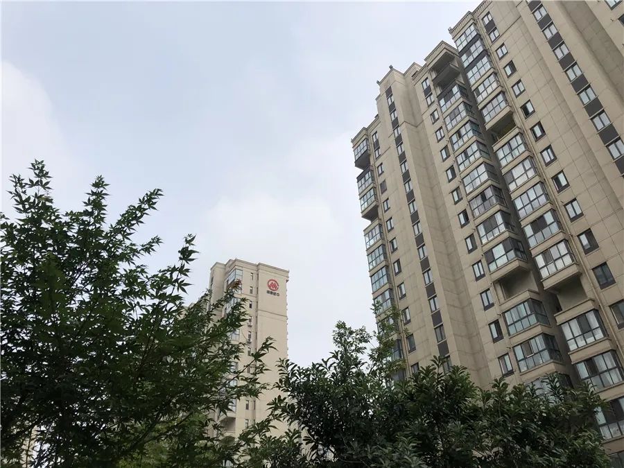 两年房价涨1100卖出赚多少,两年涨20万的房子