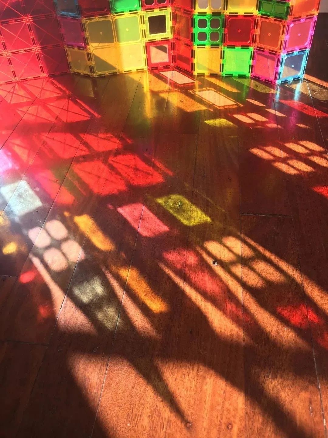 不吵不闹一切为了孩子过日子,不吵不闹一个人玩