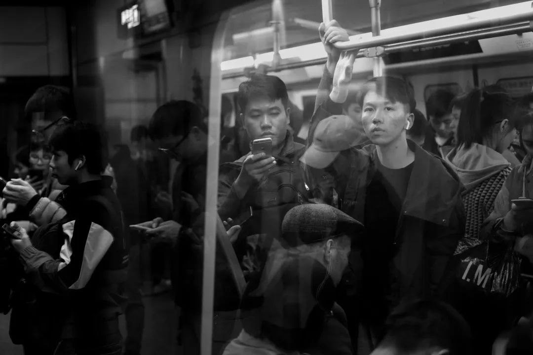 评论实战课|社会最大的悲剧,不是坏人的喧嚣,而是好人的沉默