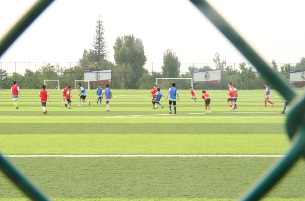 让足球爱好者的狂热，在曲江野蛮生长