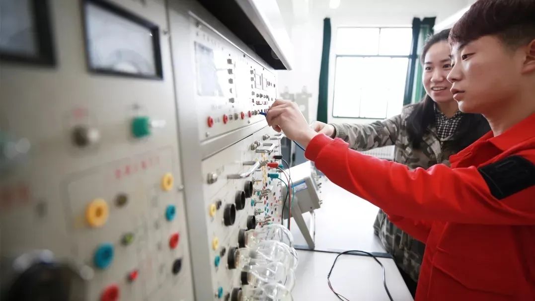 读中职也可考大学|西安现代电子职业学校升学有道