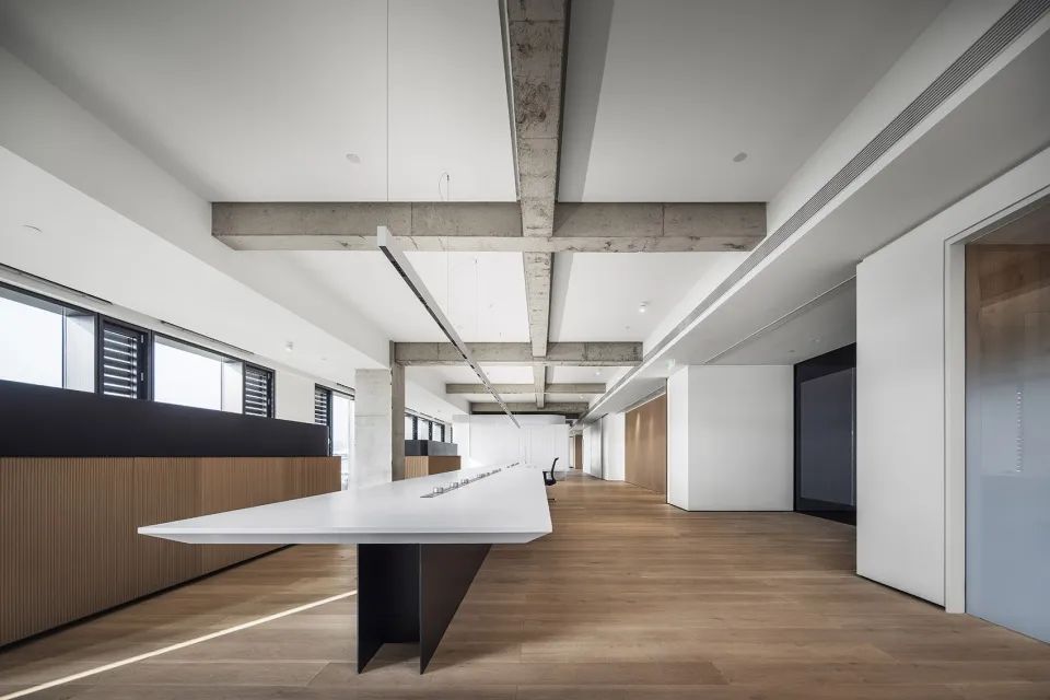 新作|凌笛OFFICE：重现旧工业时代质感/万境设计