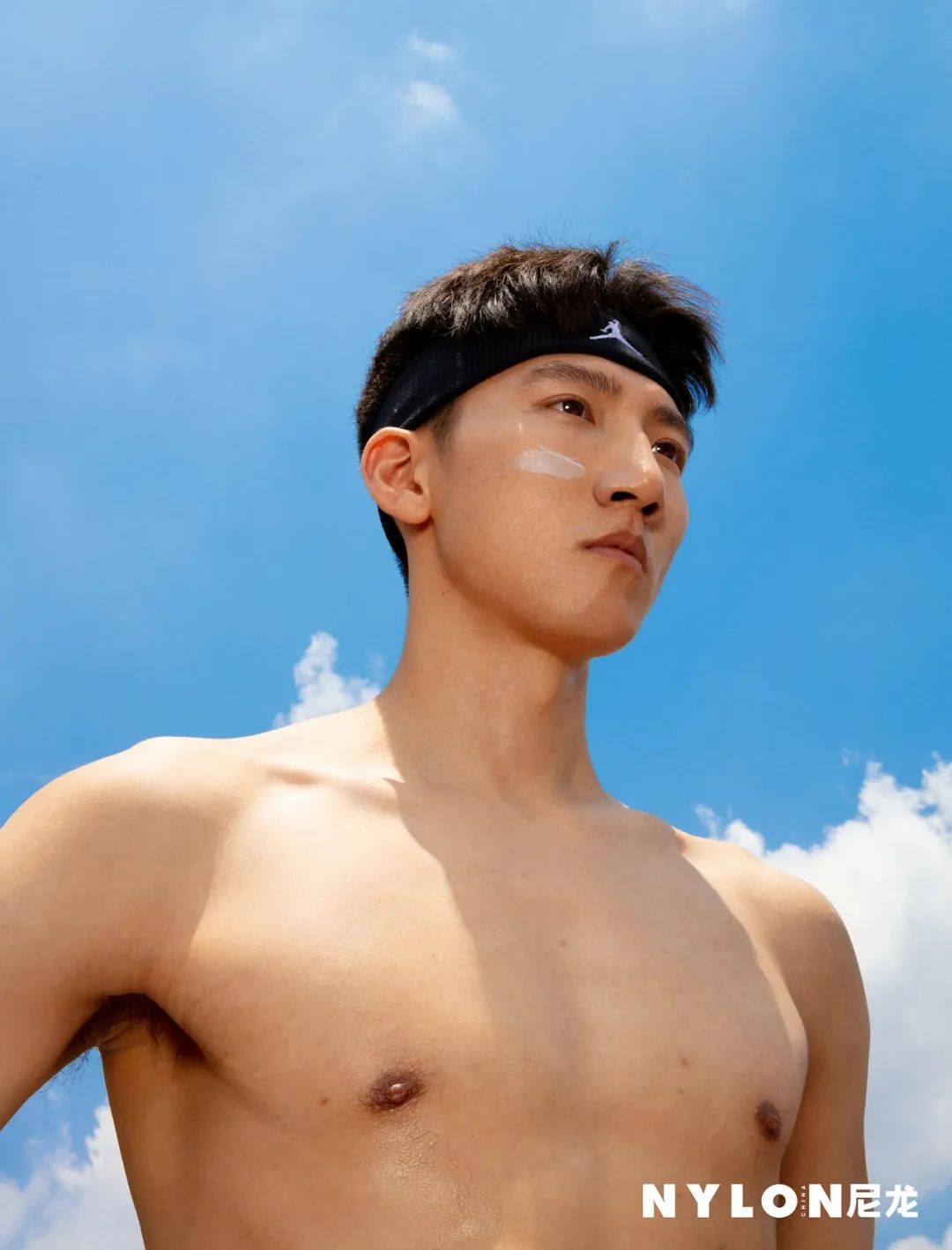 奔赴全国各地，尼龙拍摄了22位青春荷尔蒙扑面来的运动青年