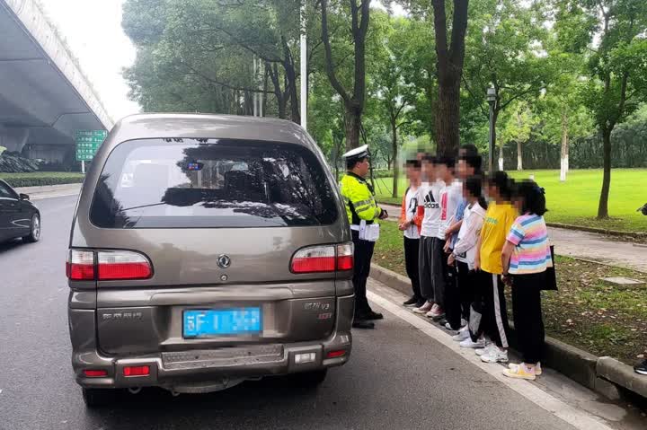 南通流浪狗抓捕集中点,派出所开展流浪犬宣传及整治行动