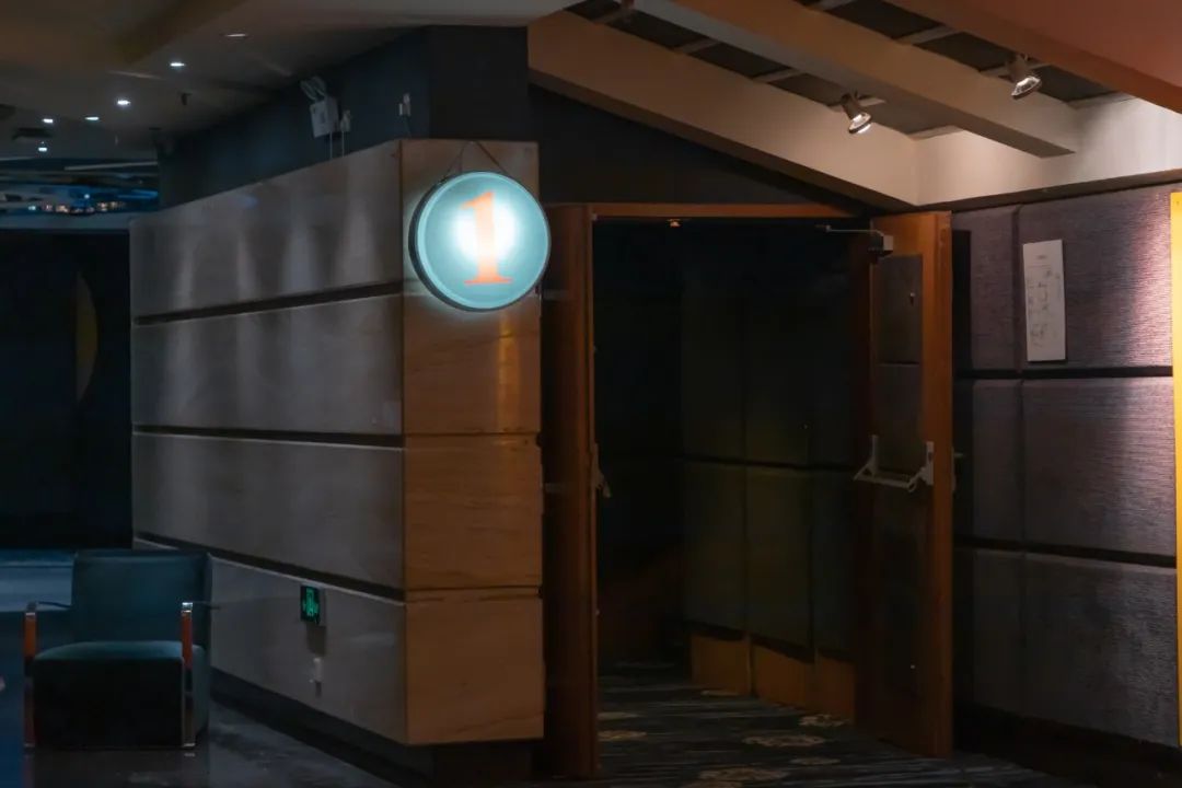 久违的电影院,久违的电影院一场电影两张票