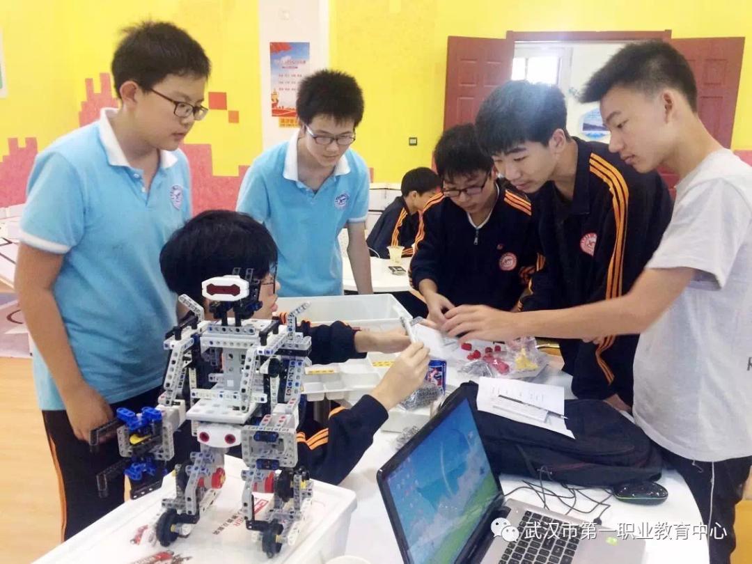 武汉这所学校颜值真高宛如仙境,武汉市学校景象