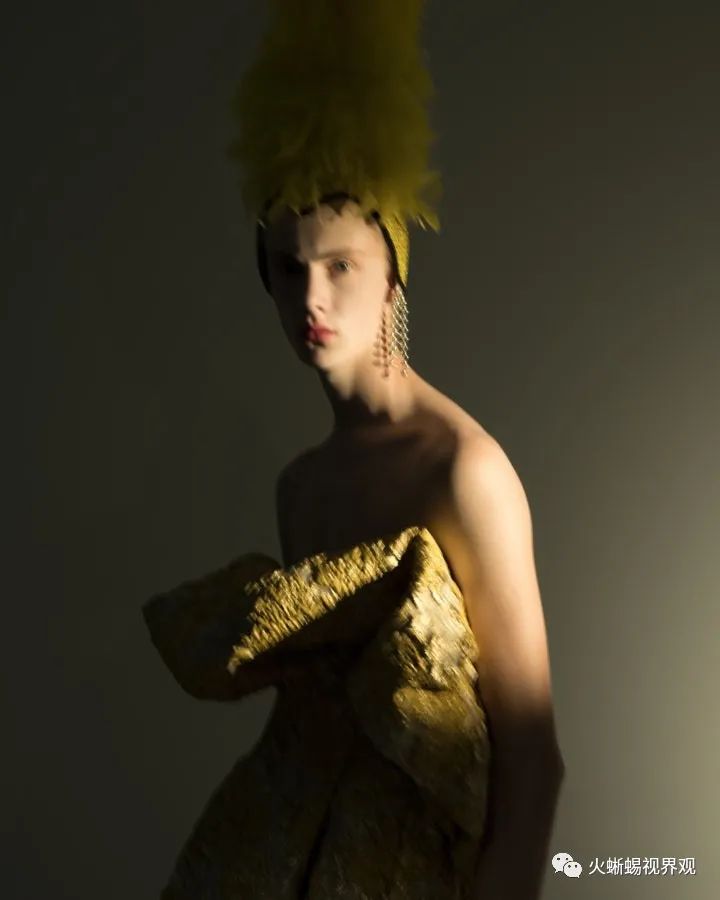 2022备受瞩目的设计作品,精致的服装设计能突出女性的色彩