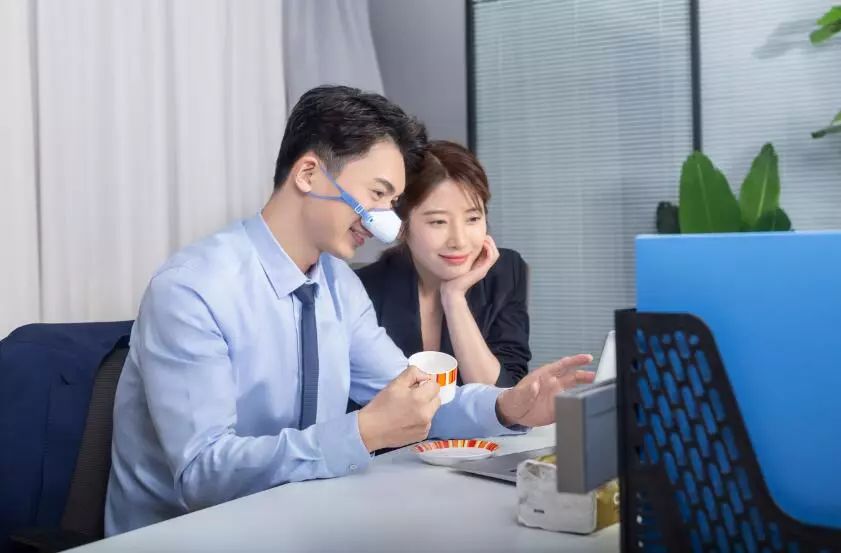 太原大街惊现“蒙鼻侠”，引路人纷纷围观，到底发生了啥